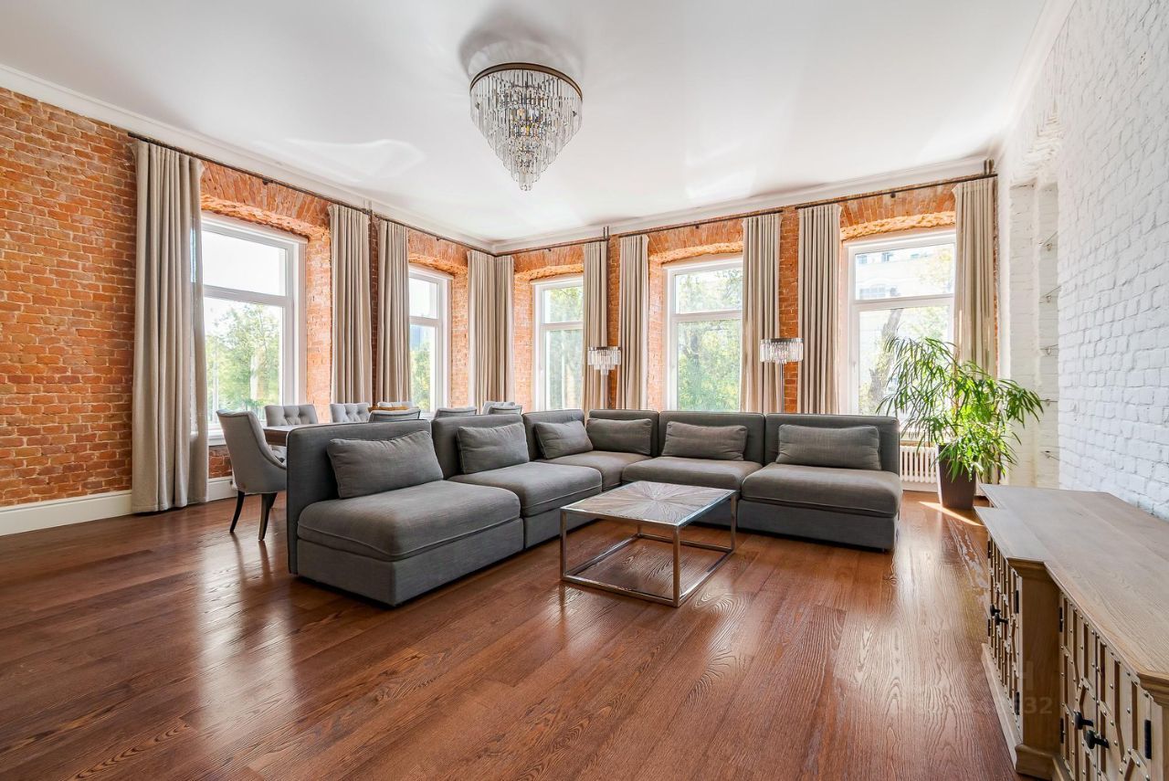 5-комн., 200 м², 2/4 этаж