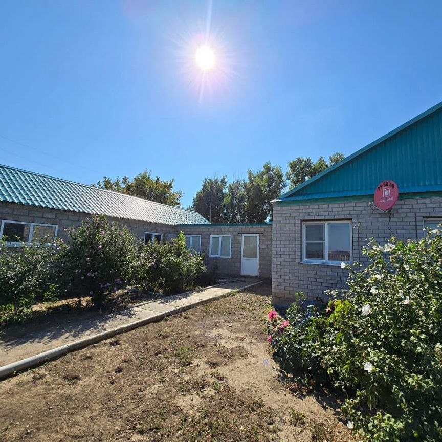  дом, 223 м², 14 соток