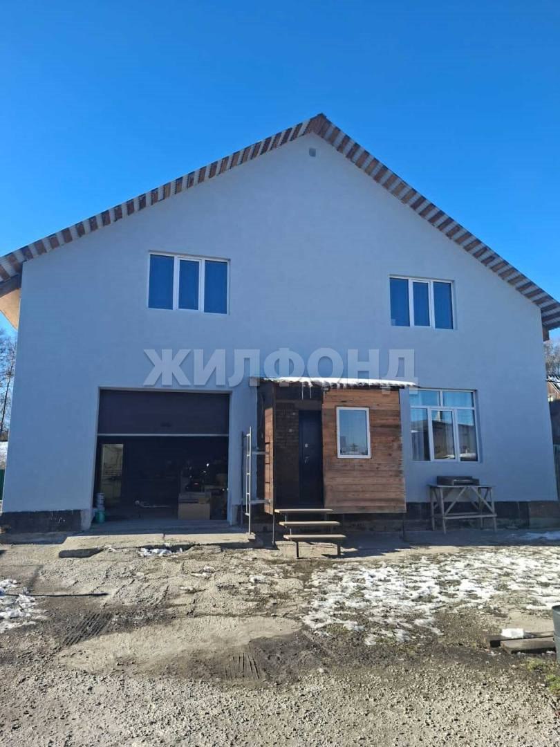  дом, 240 м², 7.2 соток