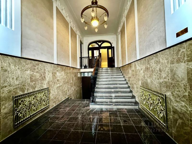 6-комн., 194.5 м², 2/6 этаж