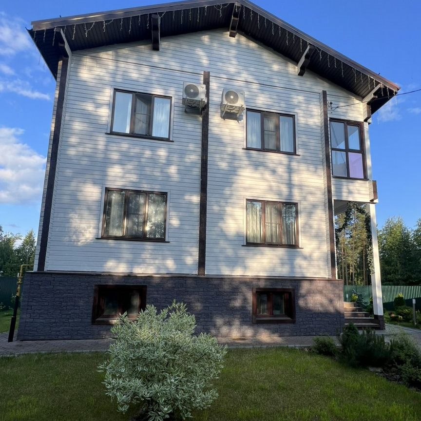 Дом, 229 м², 9.5 соток