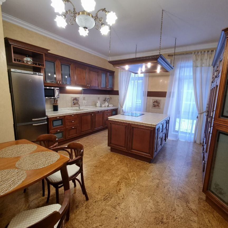 4-комн., 175 м², 2/7 этаж