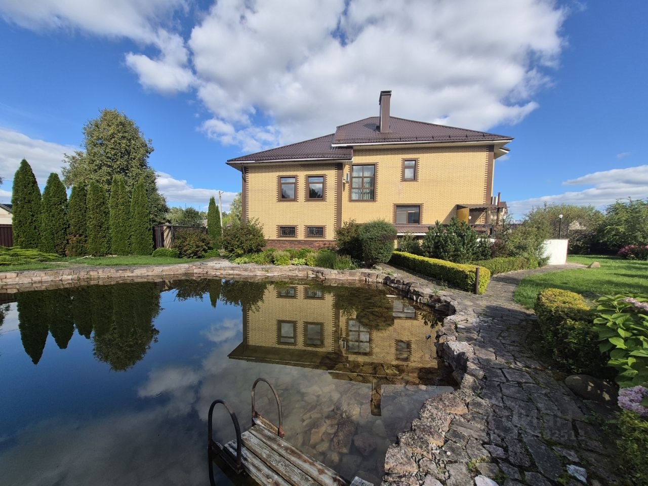 Дом, 717.8 м², 26.7 соток