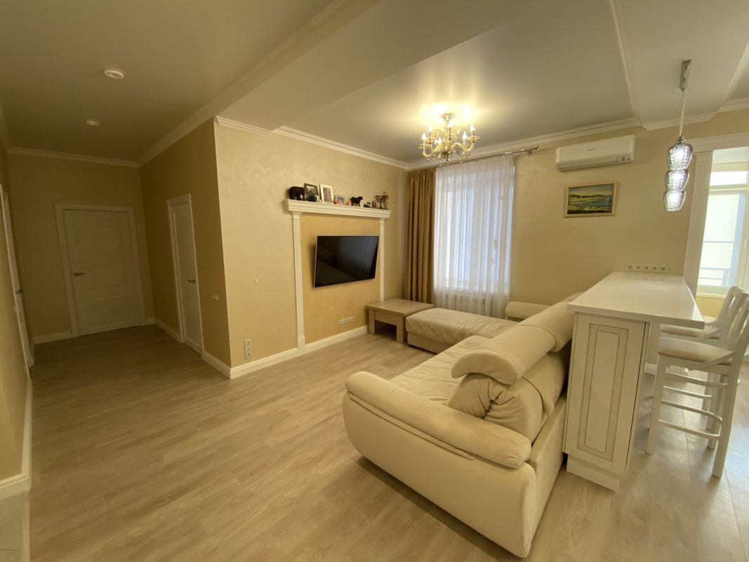 3-комн., 97.9 м², 2/6 этаж