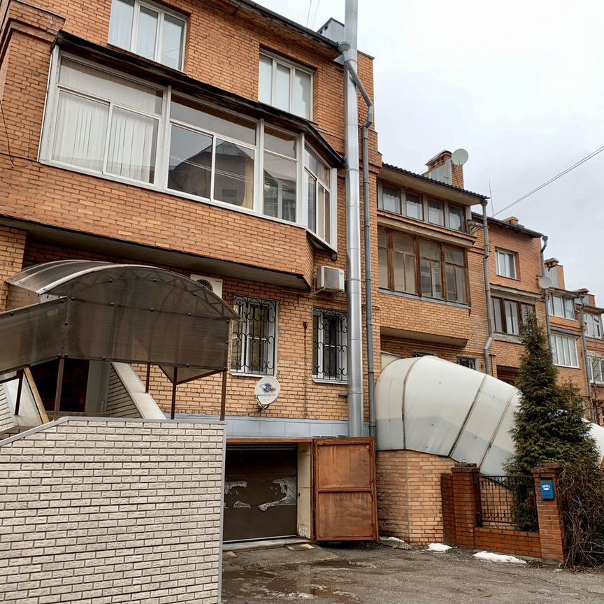 Таунхаус, 365 м2, 1.5 сотка