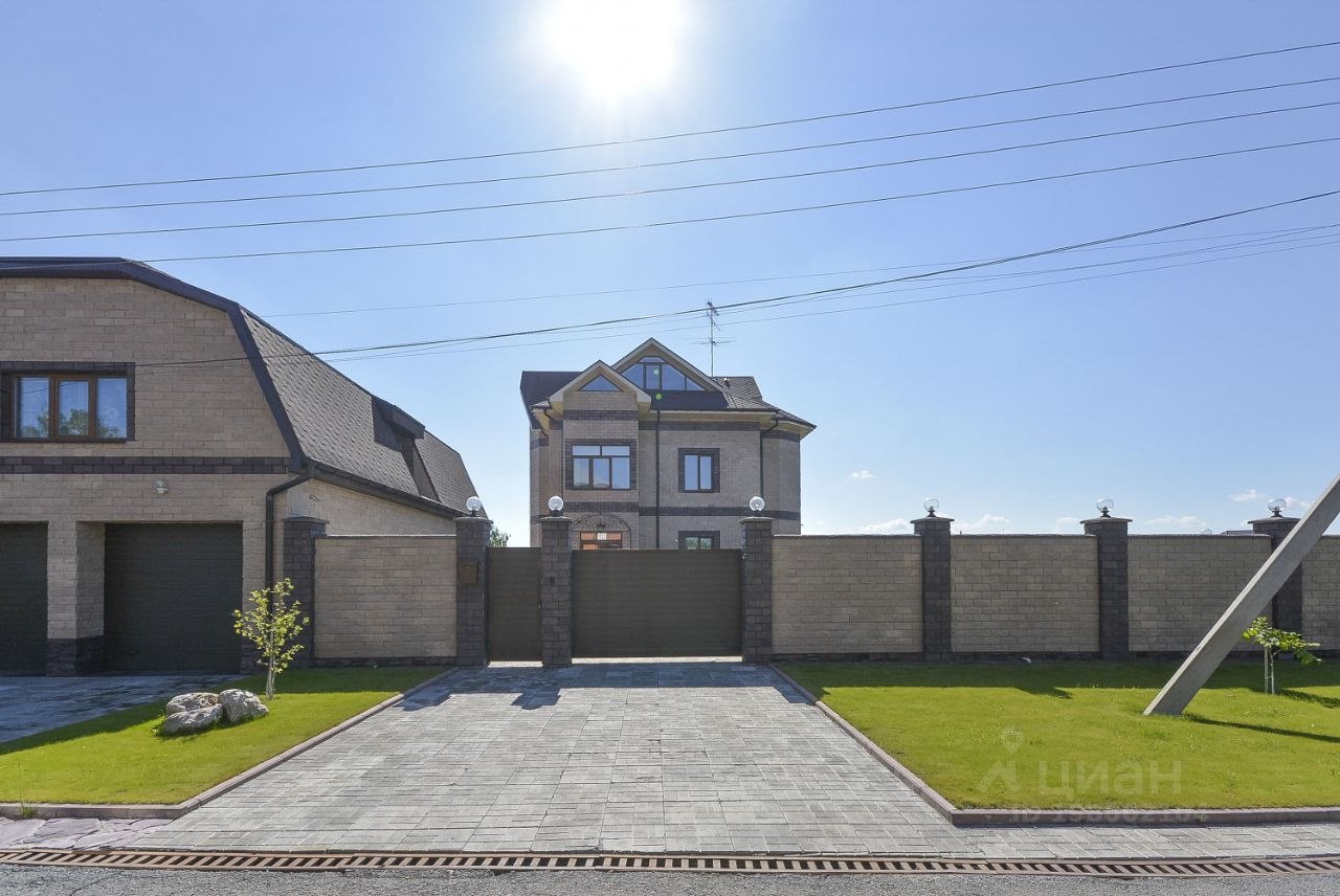 Коттедж, 350 м², 16 соток