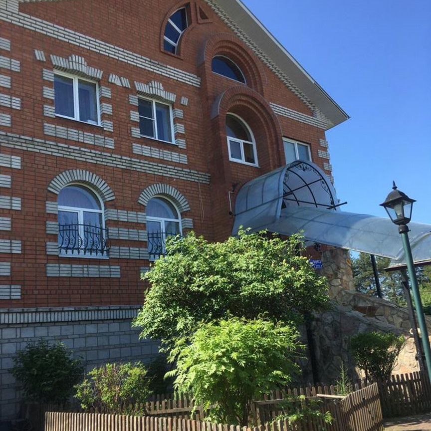 Дом, 300.7 м², 12 соток