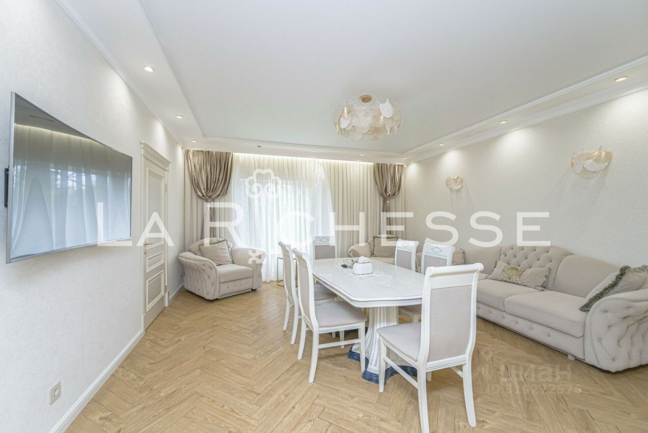 Дом, 610 м², 16 соток