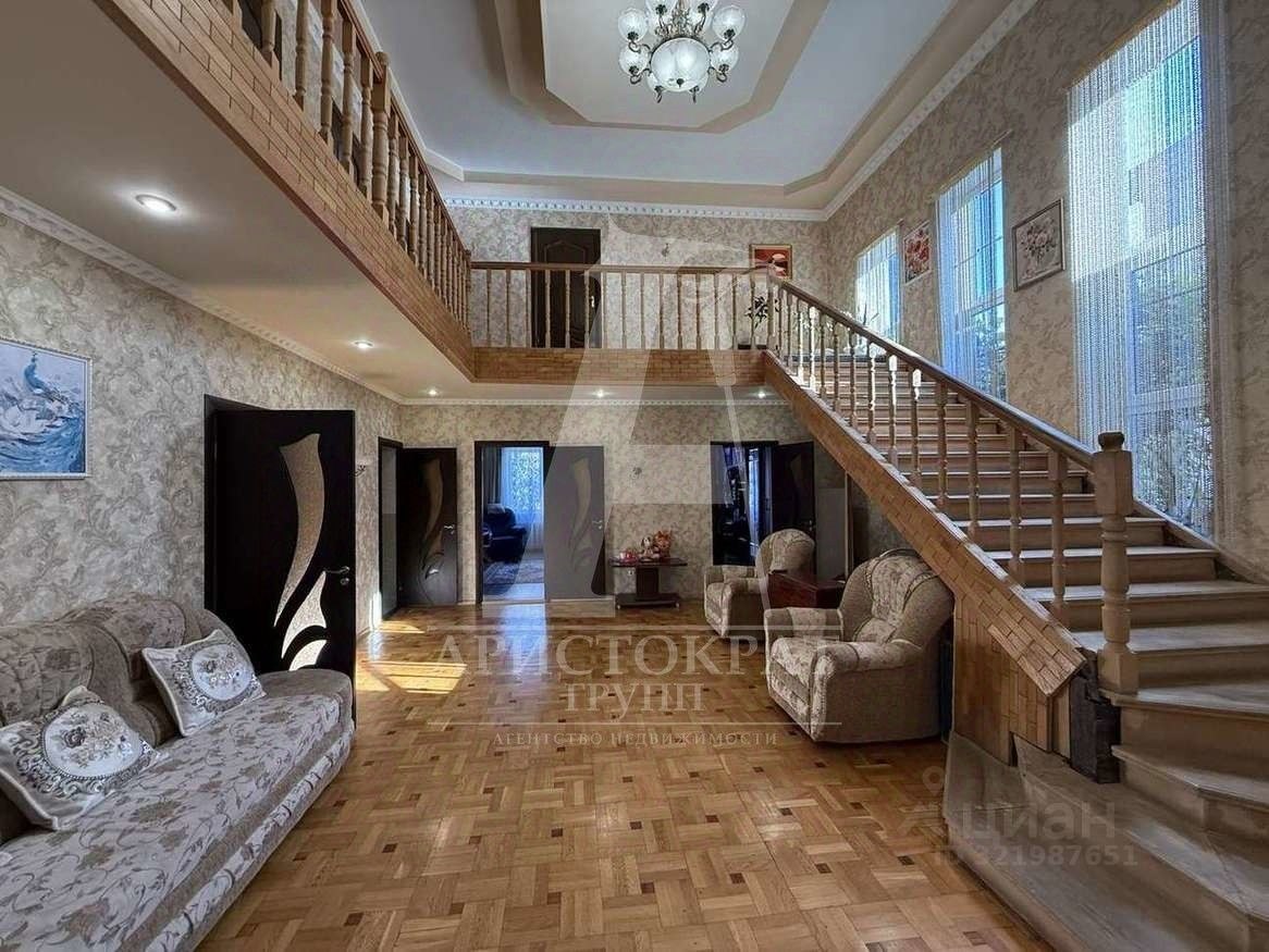 2-этажный дом, 200 м², 4.26 сотки