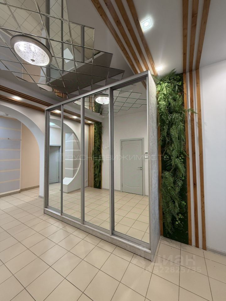 Офис, 385 м², 1/3 этаж