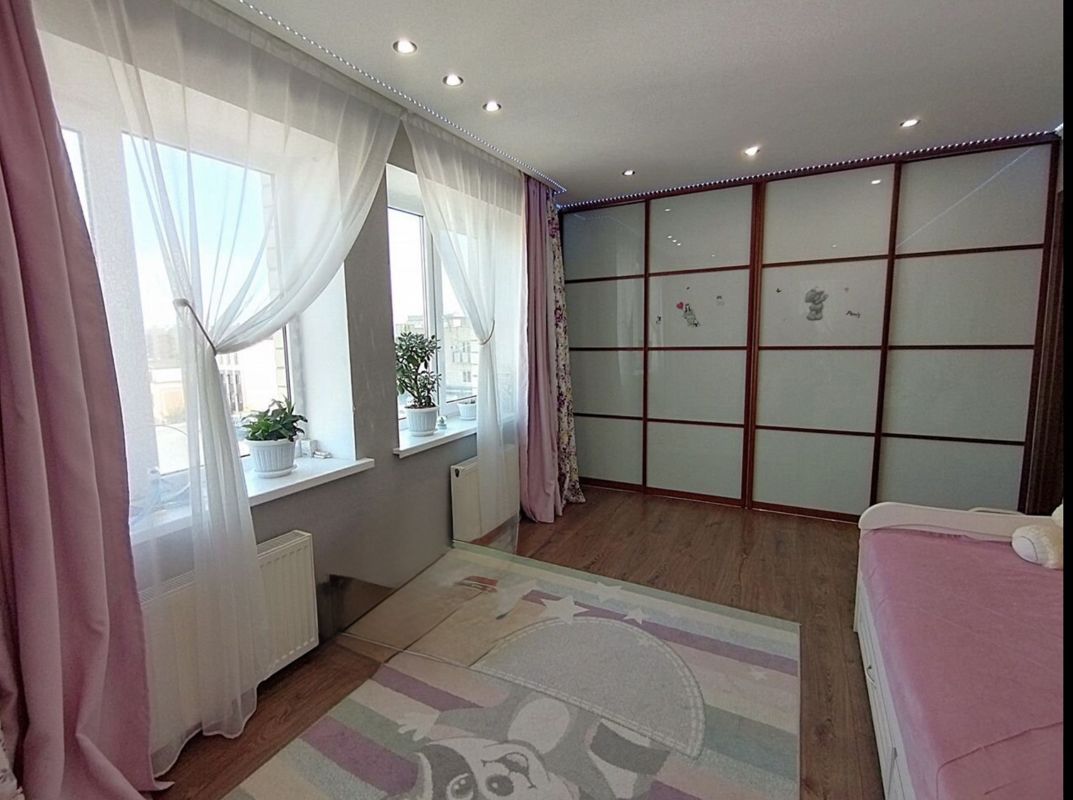 3-комн. квартира, 94 м2, 8/8 этаж
