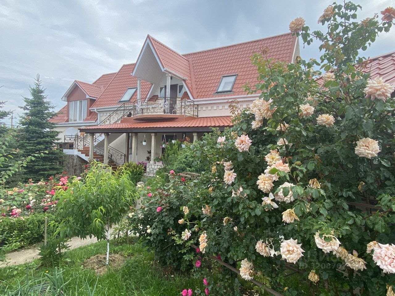 Дом, 200 м², 10 соток