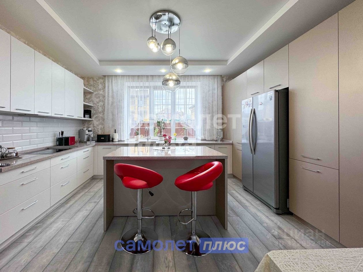 3-этажный дом, 262.2 м², 8 соток