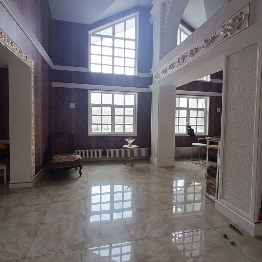 Коттедж, 580.2 м², 69.2 соток