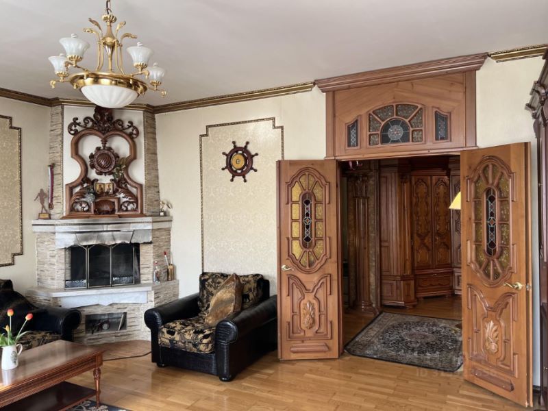 3-комн., 295.7 м², 1/3 этаж