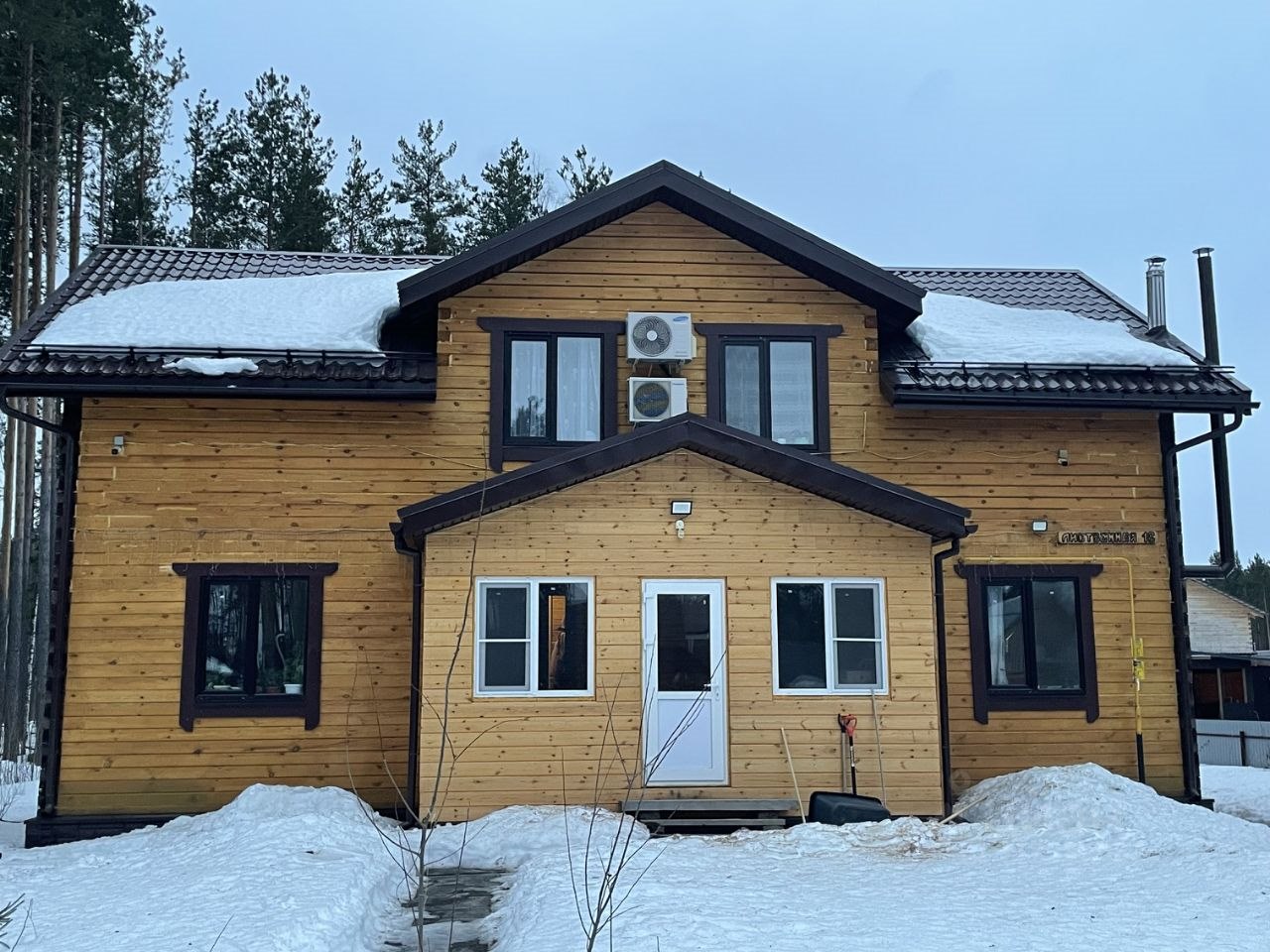 Коттедж, 200 м², 11 соток