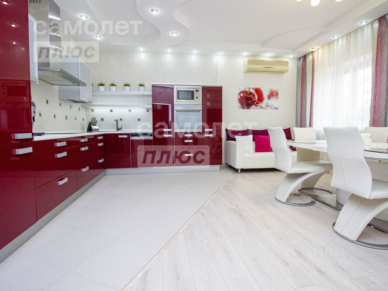 Коттедж, 284.6 м², 9 соток