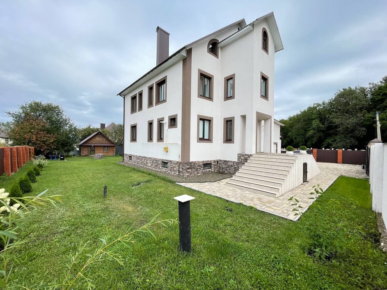 Коттедж, 304.2 м², 13 соток