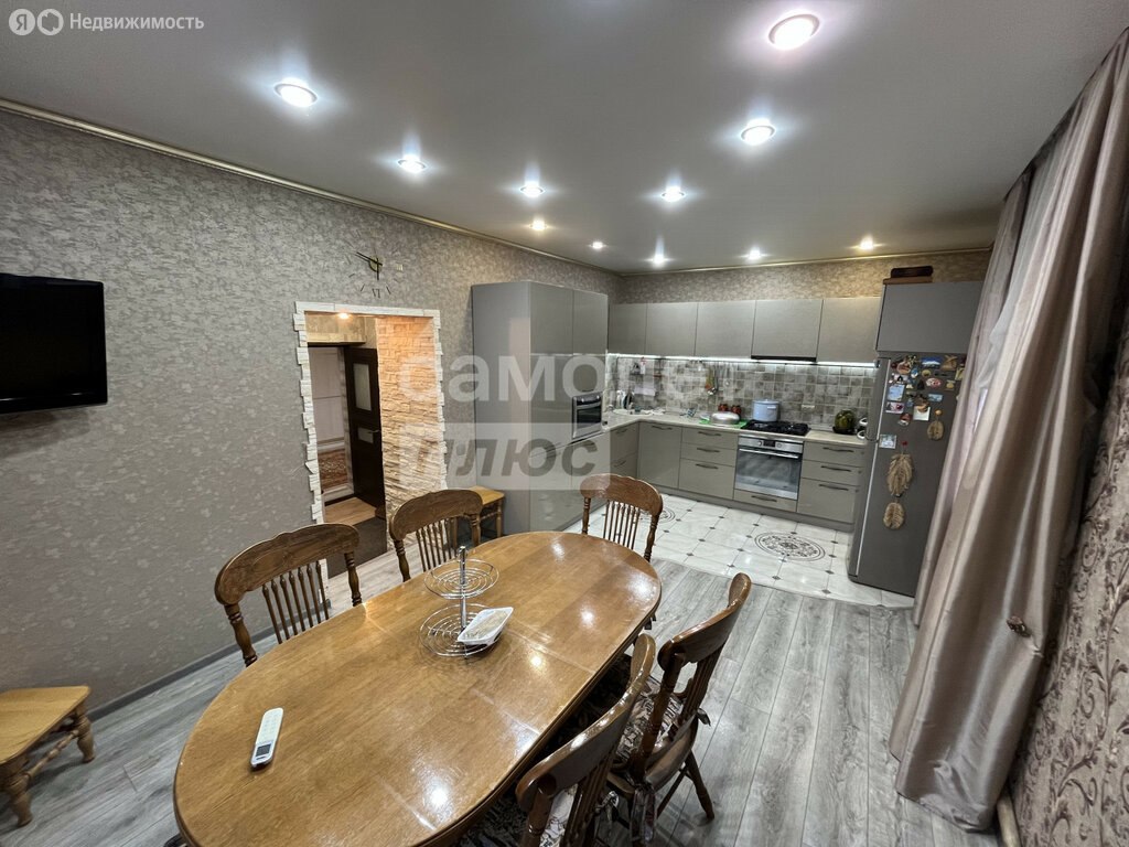 Дом, 239.2 м², 9.57 соток