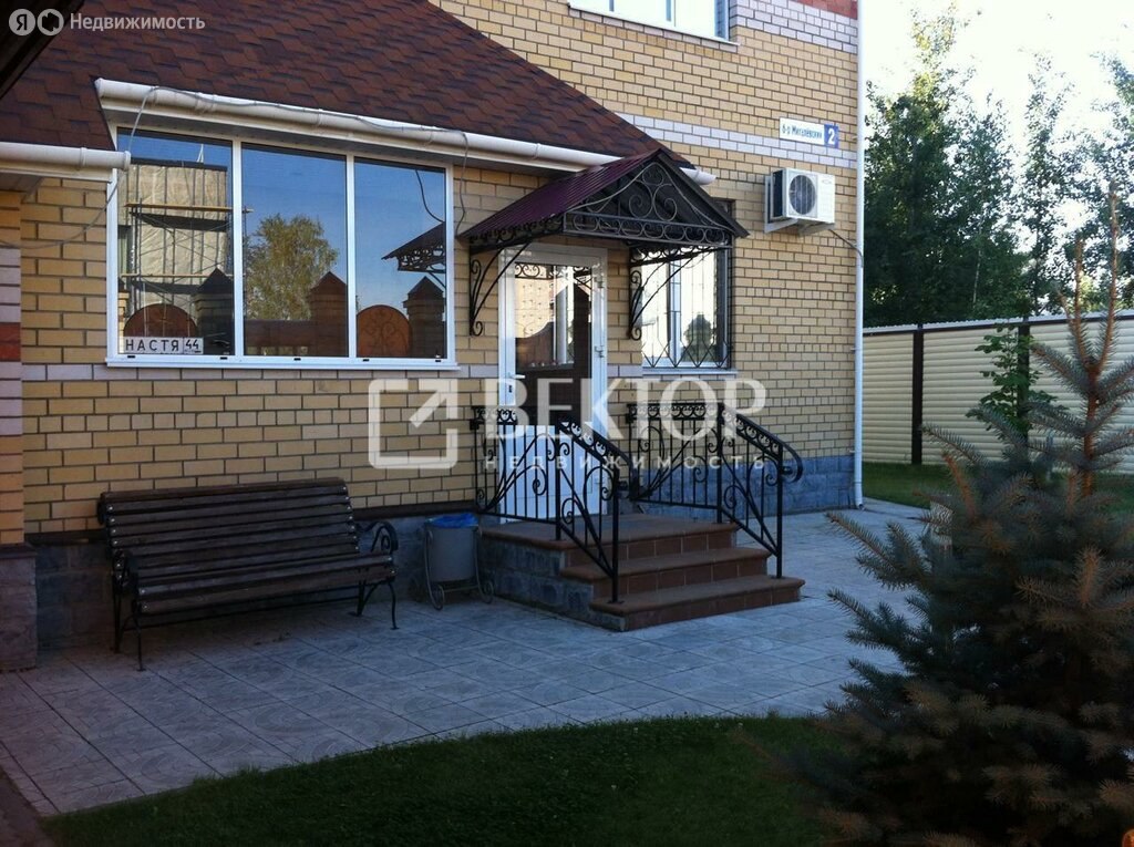 Дом, 320 м², 8 соток