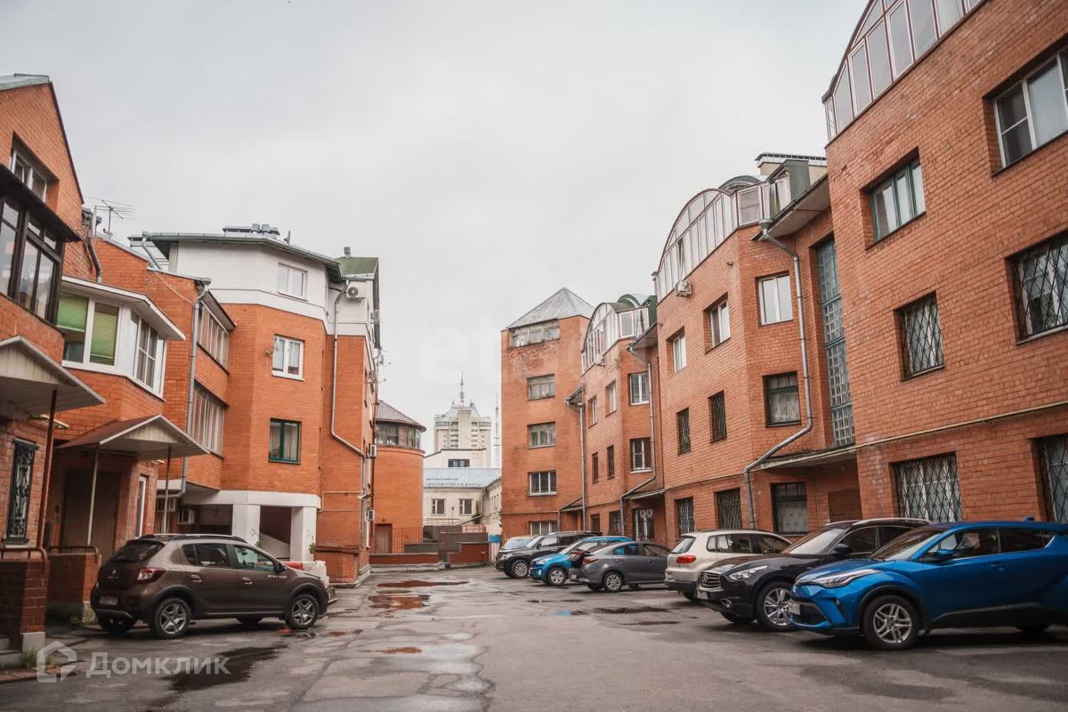 3-комн., 180 м², 1/4 этаж