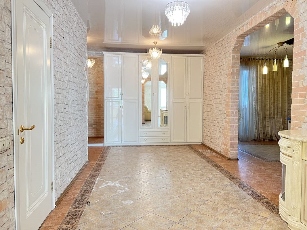 3-комн., 115.4 м², 2/10 этаж