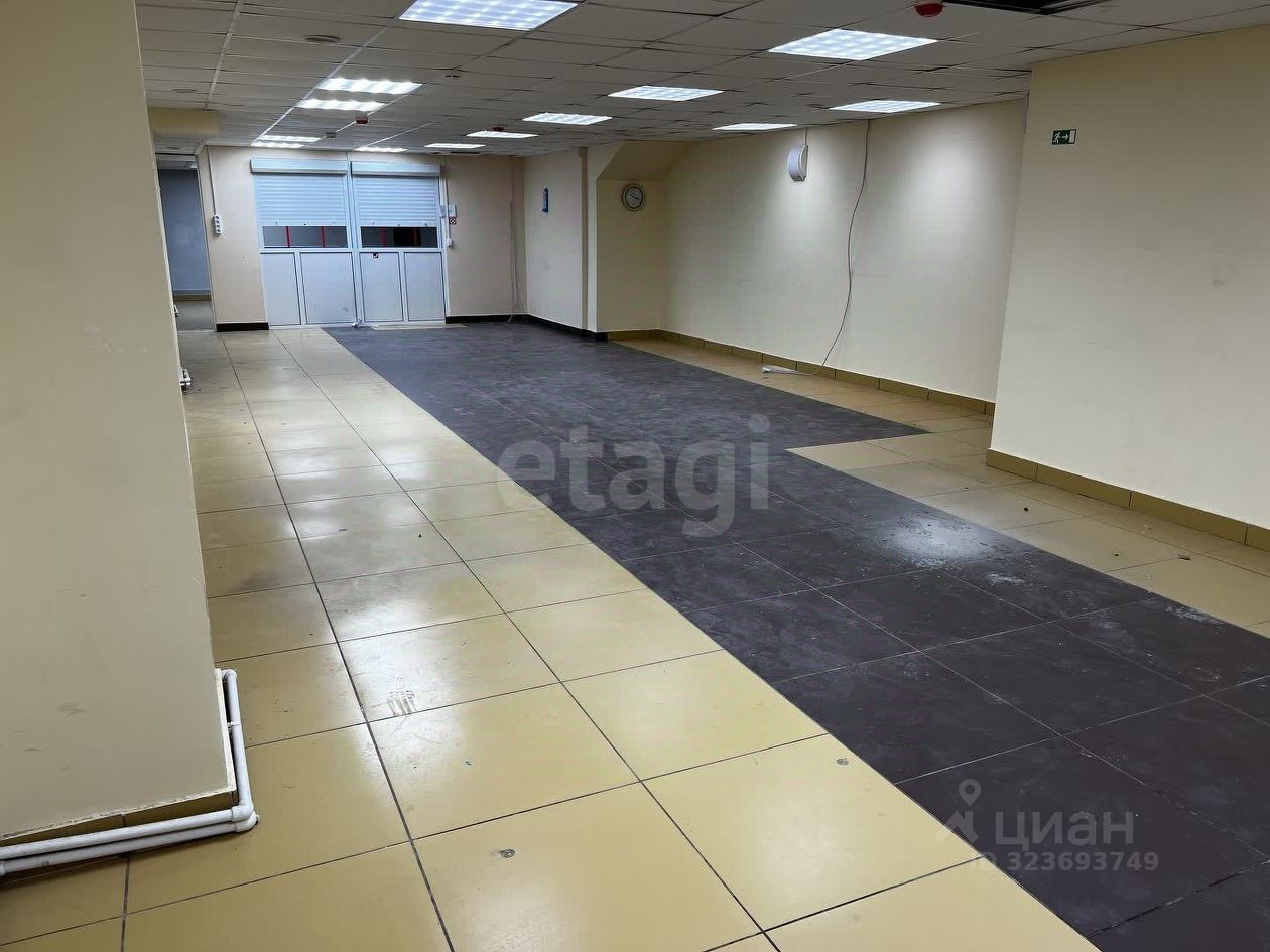 Торговое помещение, 140.9 м², -1/6 этаж