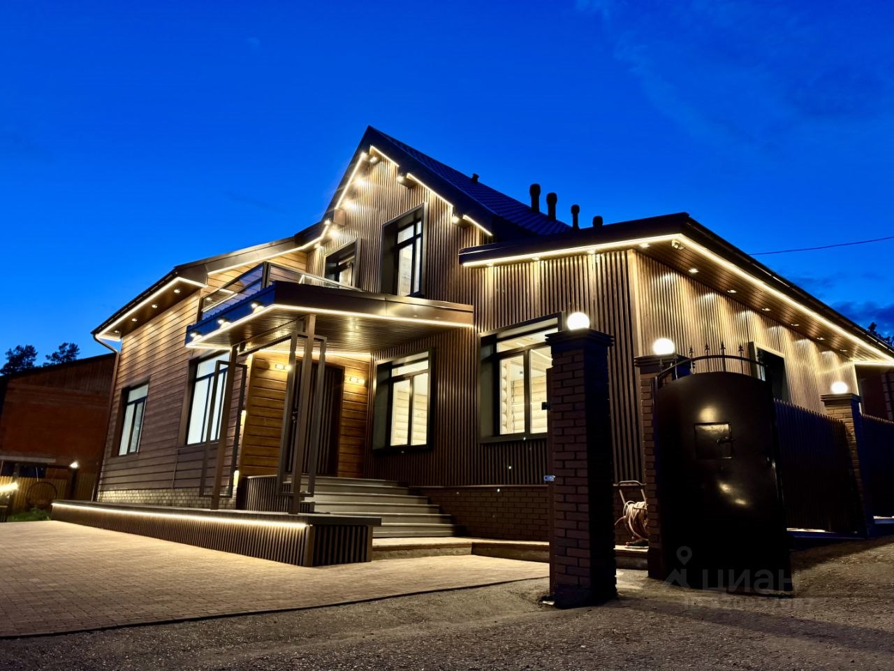 Дом, 221 м², 9 соток