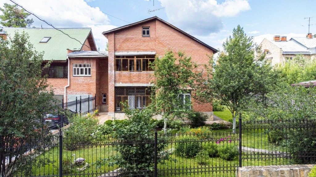 2-этажный коттедж, 383 м², 8 соток