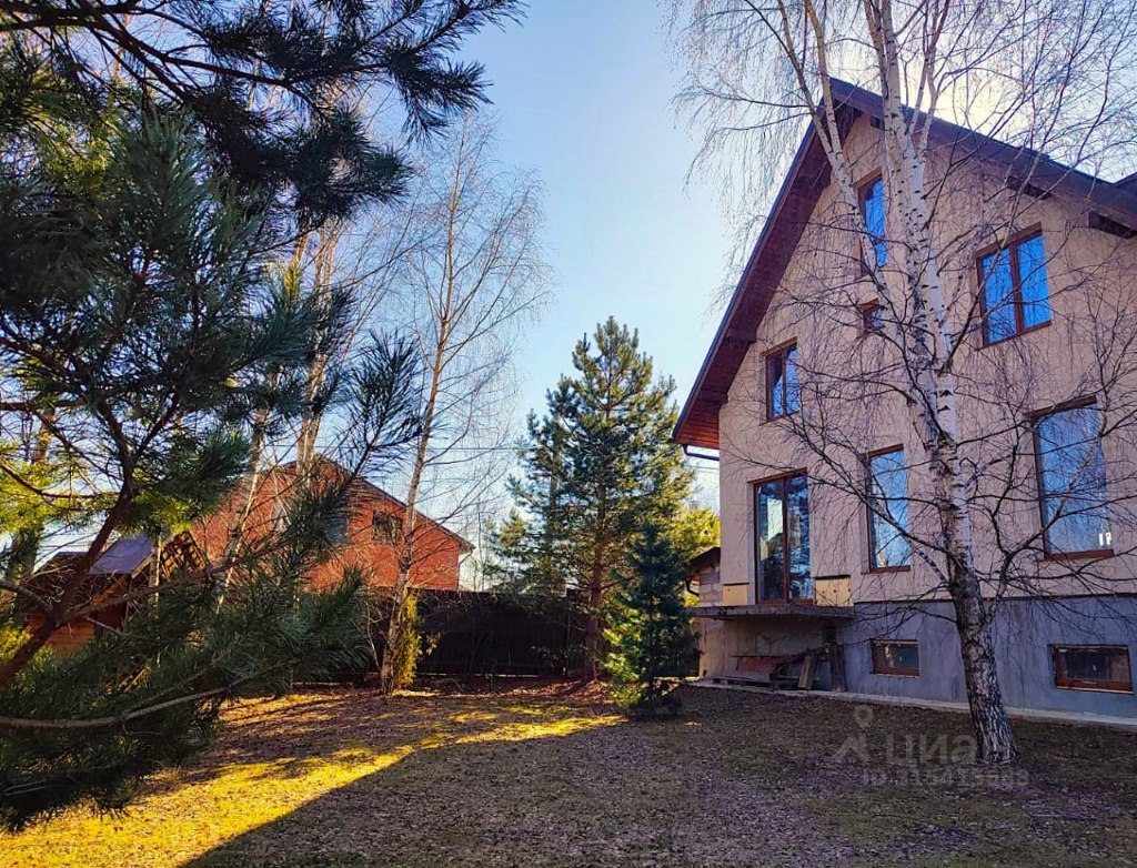 Коттедж, 350 м², 18 соток