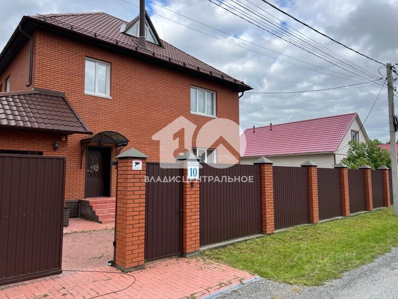 Дом, 240 м², 14 соток