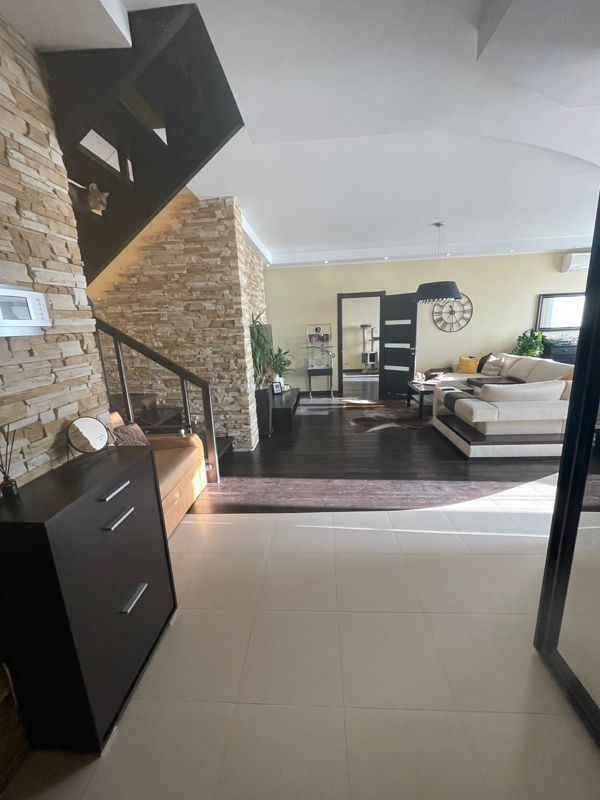 3-комн., 184 м², 17/18 этаж