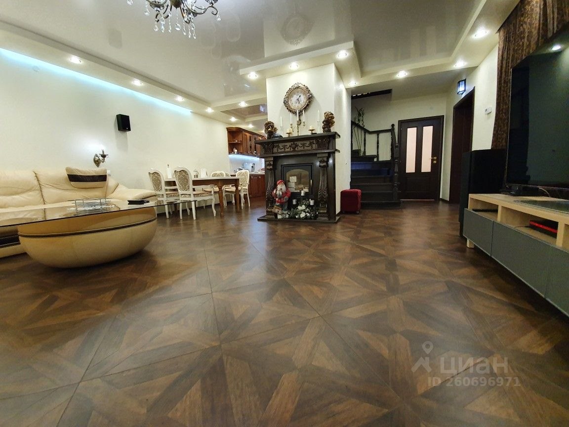 Коттедж, 217 м², 12 соток