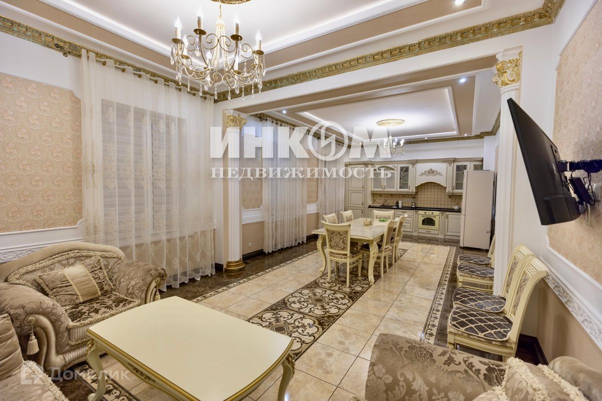 8-комн., 393.1 м², 1/3 этаж