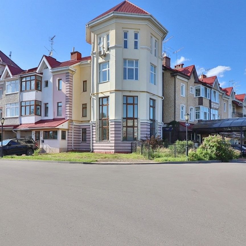 Дом, 408 м², 2 сотки