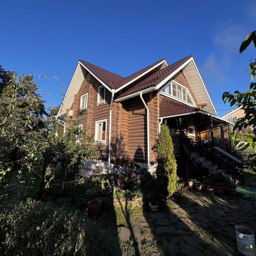 Коттедж, 220 м², 12 соток