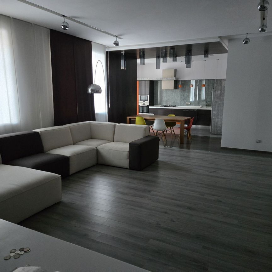 3-комн. квартира, 165 м², 1/3 этаж