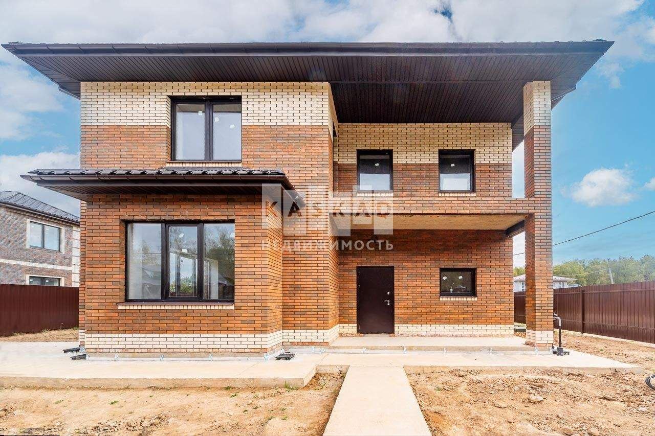 Коттедж, 240 м², 8 соток