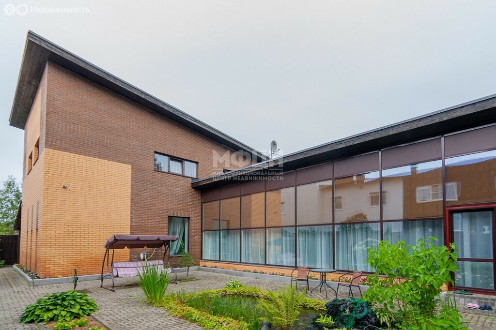 Дом, 350 м², 9.7 соток