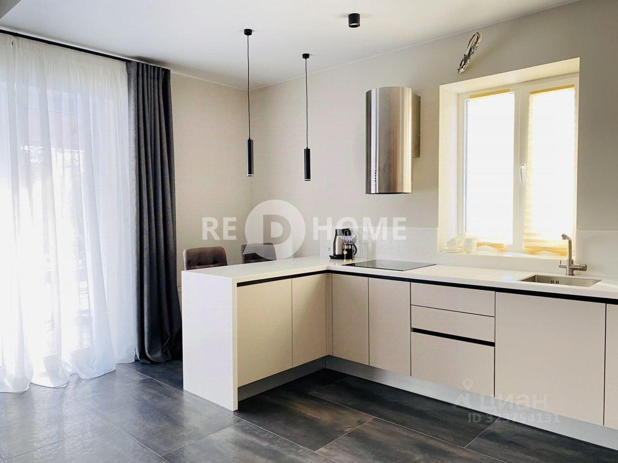 Коттедж, 360 м², 4 сотки