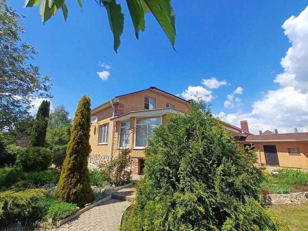 Дом, 246 м², 15 соток