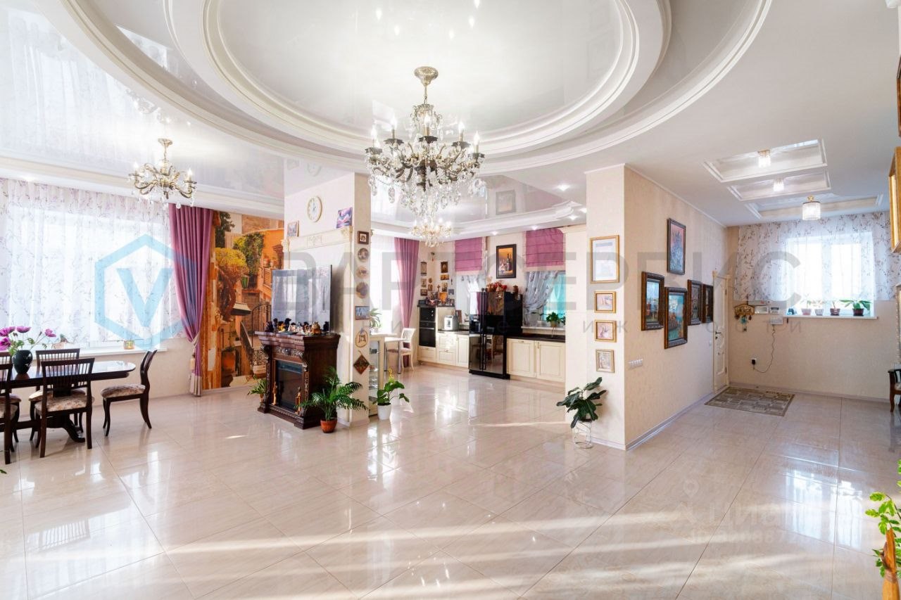 Коттедж, 450 м², 10 соток