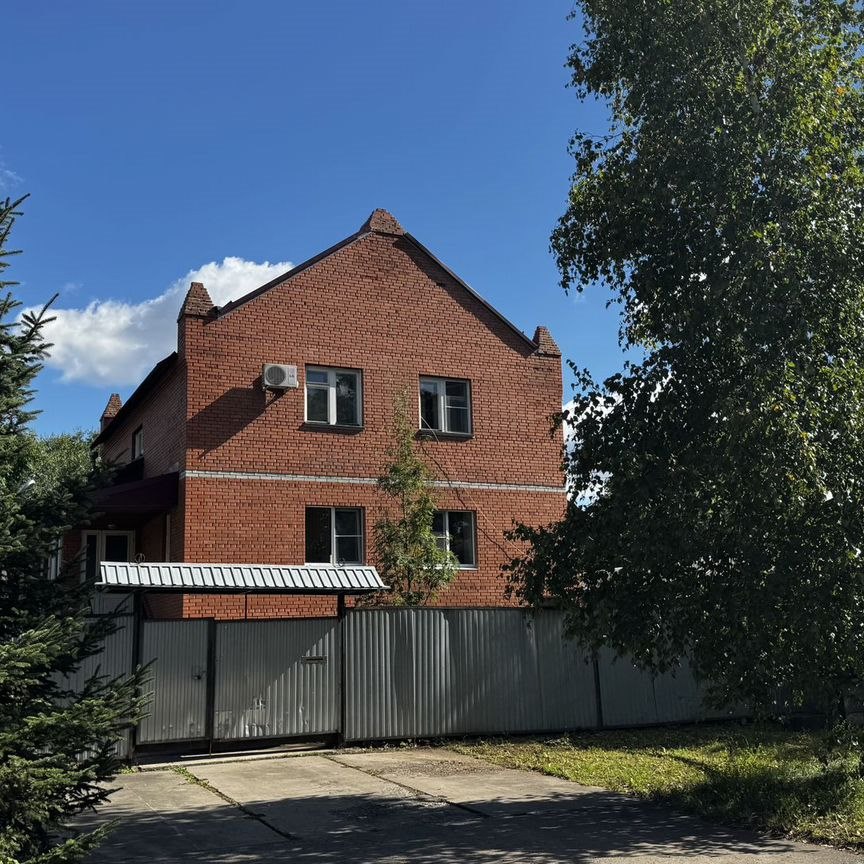 Коттедж, 223.3 м², 15 соток