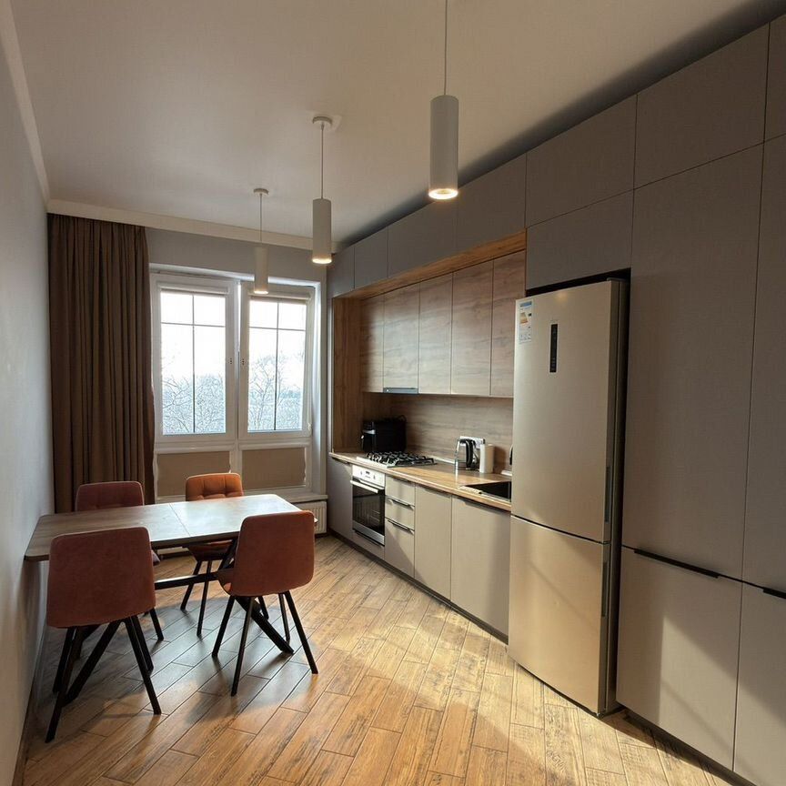 2-комн. квартира, 80 м2, 4/10 этаж