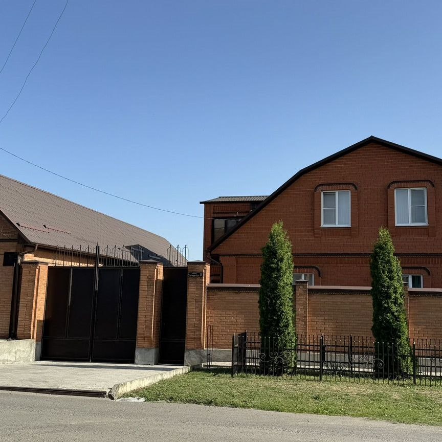 Дом, 280 м², 13 соток