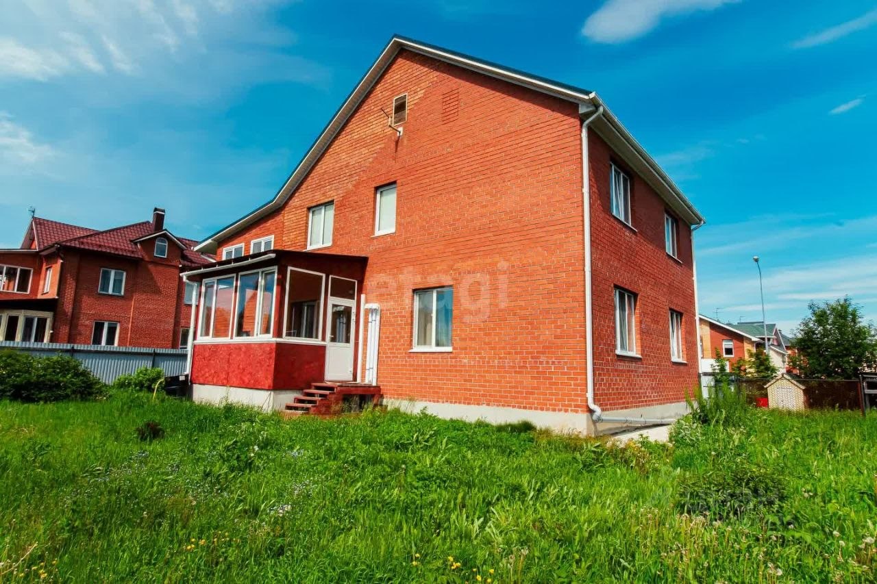 3-этажный дом, 323.7 м², 12 соток