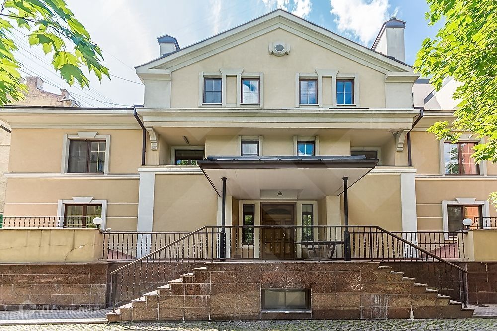 6-комн., 1040 м², 1/3 этаж