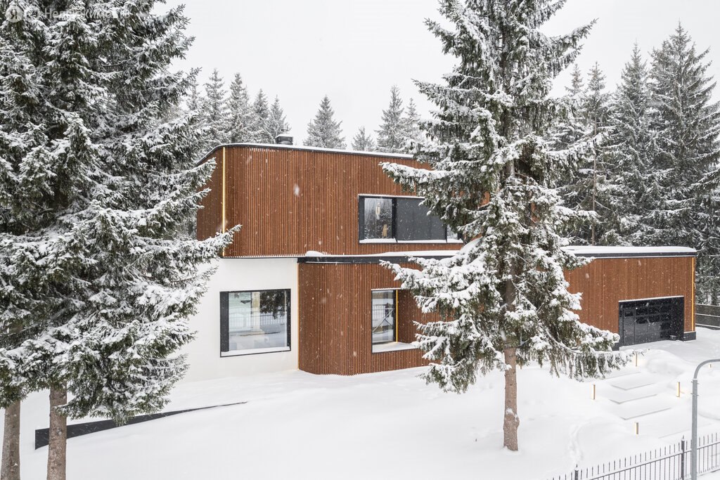 Дом, 1106 м², 44.3 сотки