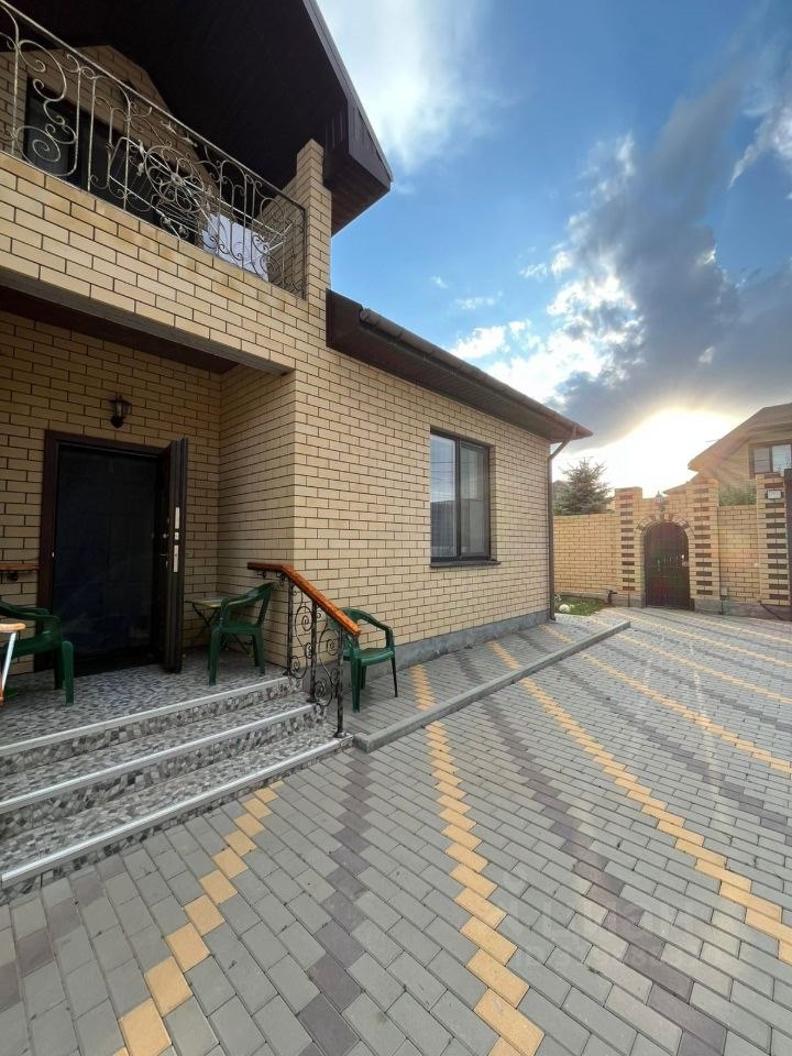 Дом, 178.2 м², 14 соток