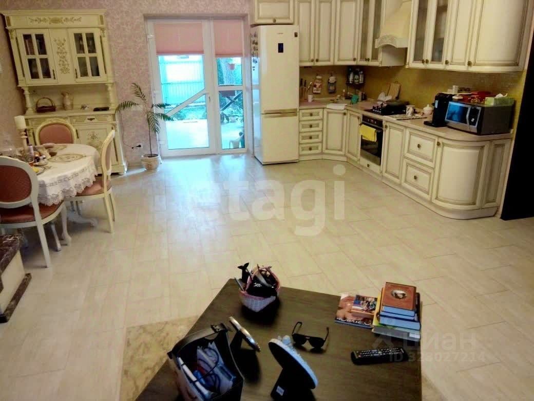 3 этажный, Таунхаус, 242.4 м², 8 соток, 3 этажа